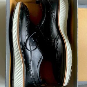 Men’s size 8 Ecco dress shoes